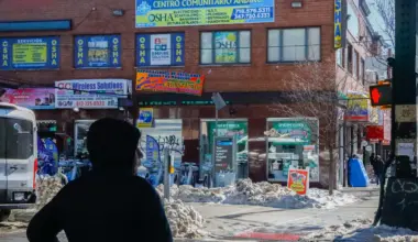 Corona, Queens businesses advertise in Spanish for the large immigrant population in the neighborhood, Jan. 30, 2026. Credit: Alex Krales/THE CITY