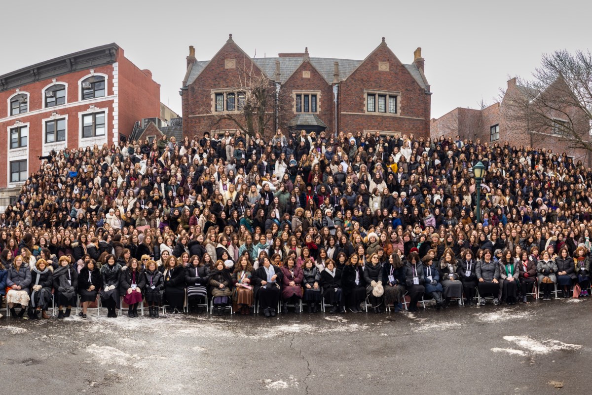 Thousands of Female Chabad-Lubavitch Leaders Gather in Brooklyn