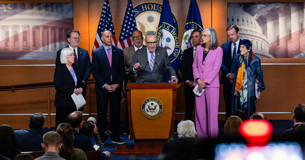 Trump Live Updates: Democrats to Lay Out Demands For Restrictions on Immigration Agents