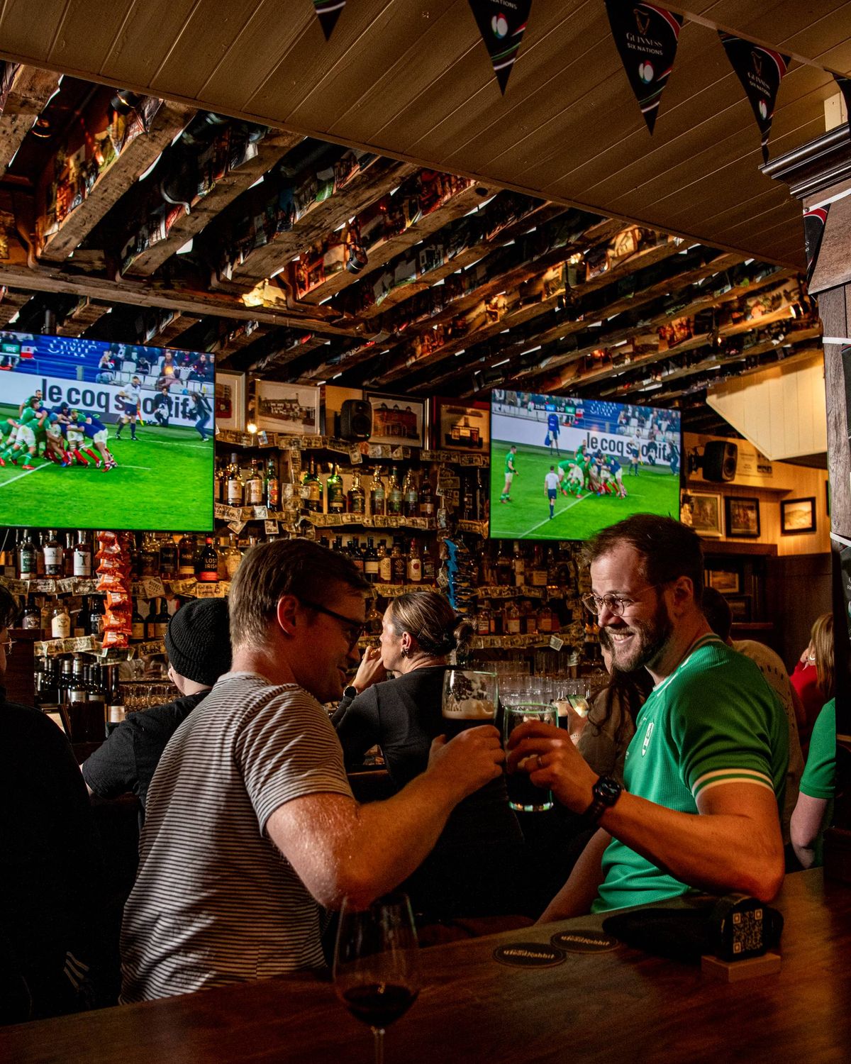 People drinking in The Dead Rabbit in New York