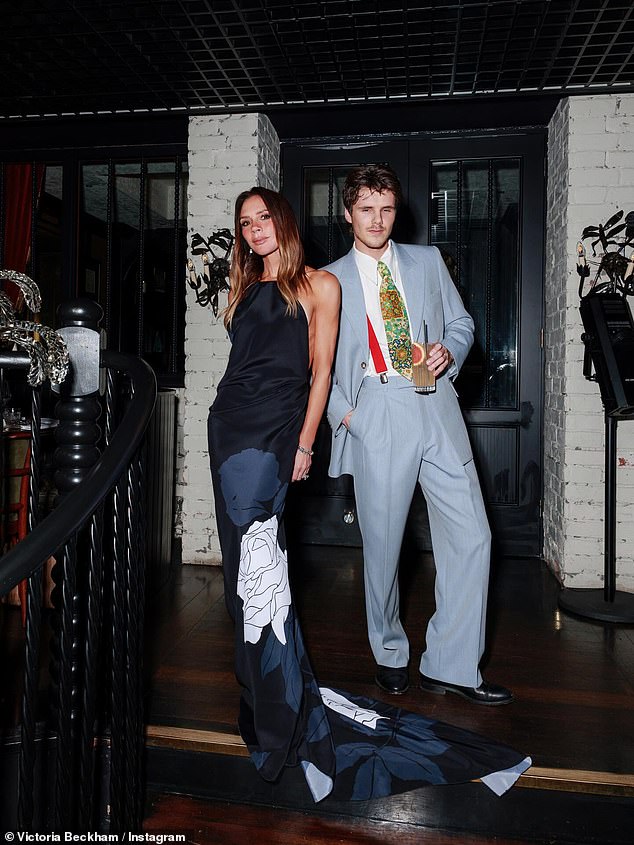 Cruz posed with mum Victoria as he enjoyed a cocktail