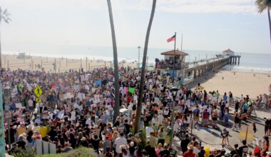 Protest attracts hundreds to Manhattan Beach Pier – Daily Breeze