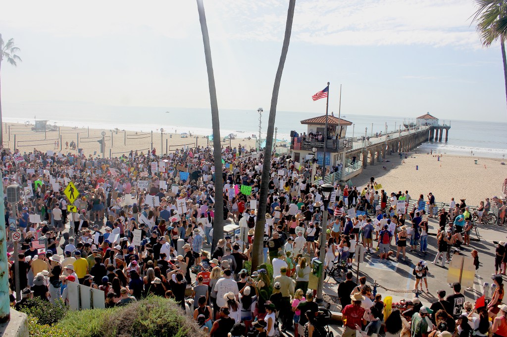 Protest attracts hundreds to Manhattan Beach Pier – Daily Breeze