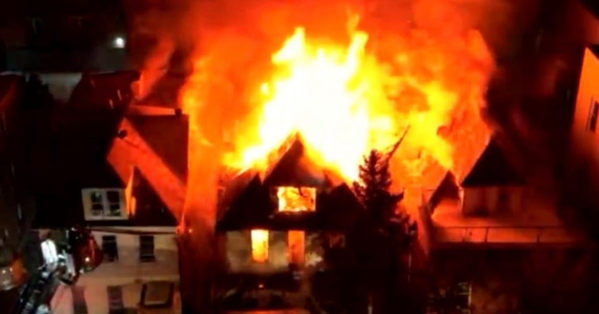 FDNY respond to 4-alarm fire in Elmhurst, Queens