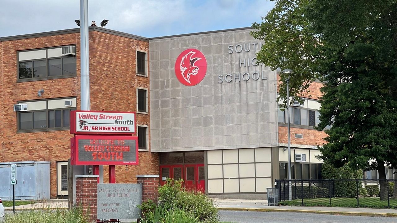 Judge dismisses Valley Stream teacher's lawsuit