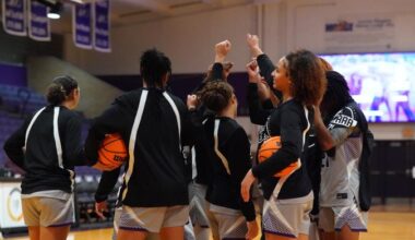 Women’s Basketball Shows Fight Despite Loss to Manhattan