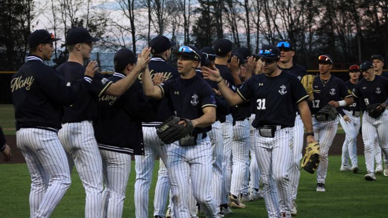 Baseball Splits Saturday to Earn Series Win at Queens