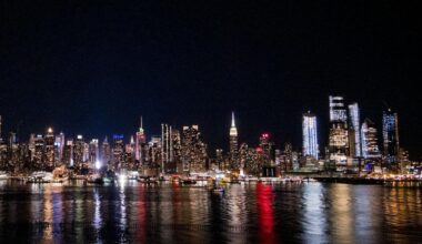 Manhattan's Lack Of Big Office Blocks Forcing Companies To Start Searching For Space Sooner