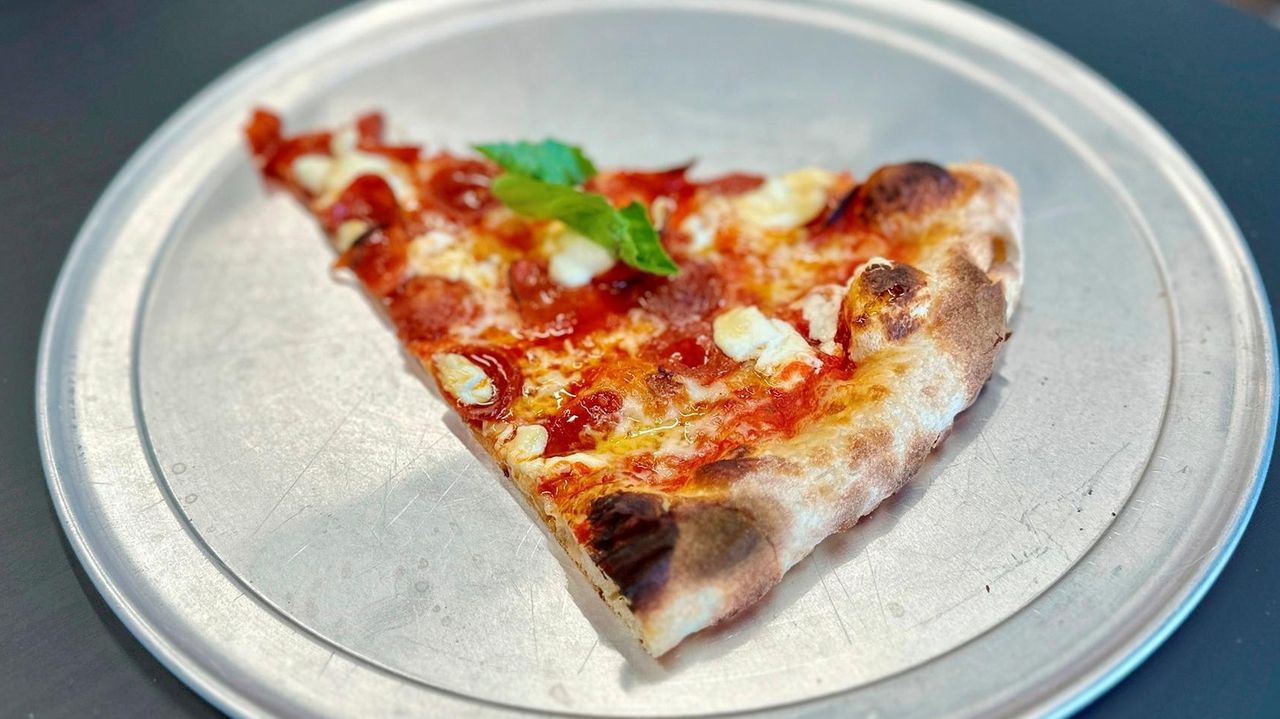 Americano Pizza Shop opens in Syosset