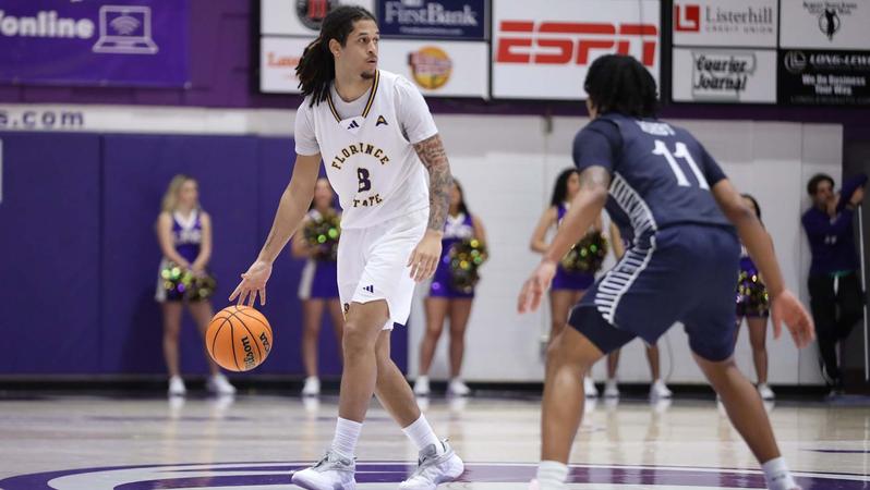 Men’s Basketball gives Queens a run in 85-78 loss