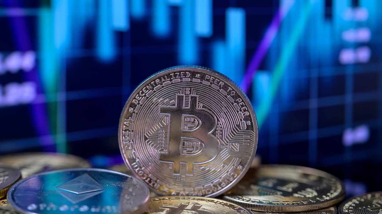 Skeptics warn of risks, as New York OK's political gifts of crypto