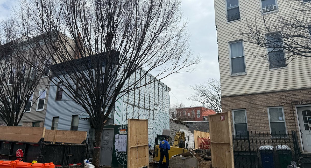 1 man dead, another critically injured in Bushwick wall collapse, NYC officials say