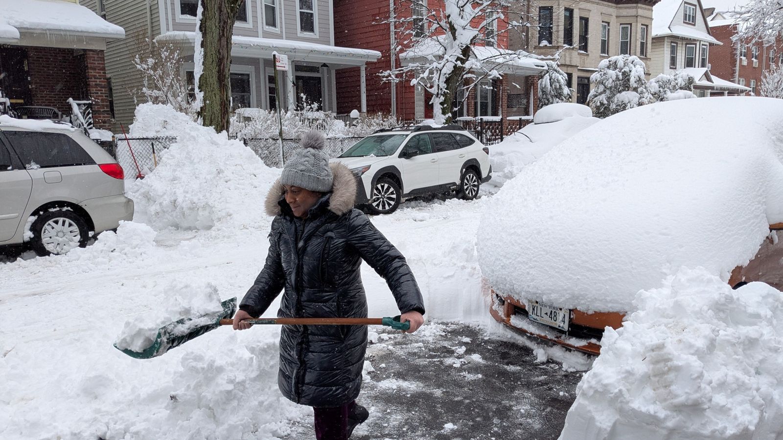 Mamdani’s decision to reopen New York City schools after blizzard angers teachers and parents