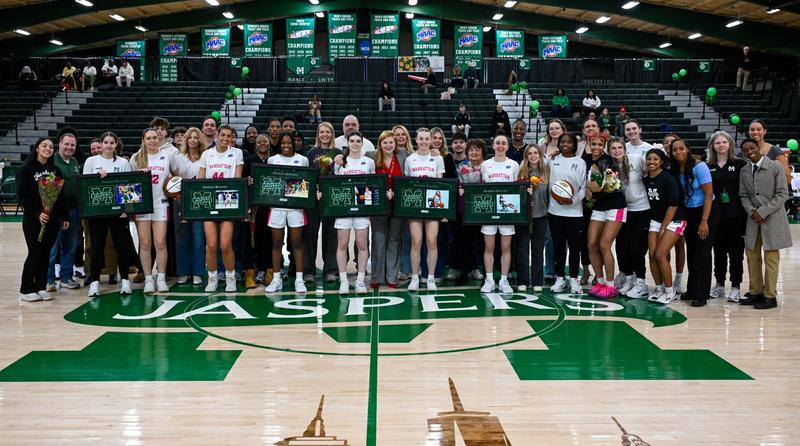 Women's Basketball Handles Saint Peter's On Senior Day, 68-49