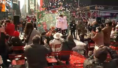 Couples gather in Times Square to express love, exchange vows on Valentine's Day