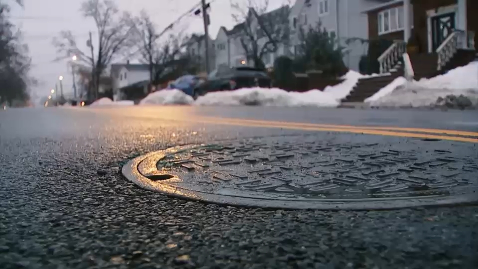 Mysterious foul odor seeping into homes in Staten Island neighborhood