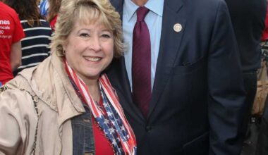 Long-standing District Manager Debra Markell Kleinert receives support from colleagues after firing from Community Board 2 – QNS