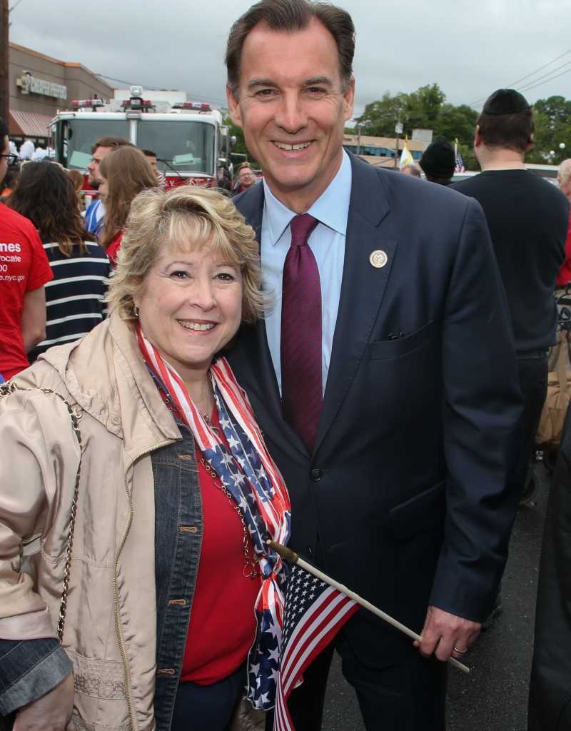 Long-standing District Manager Debra Markell Kleinert receives support from colleagues after firing from Community Board 2 – QNS