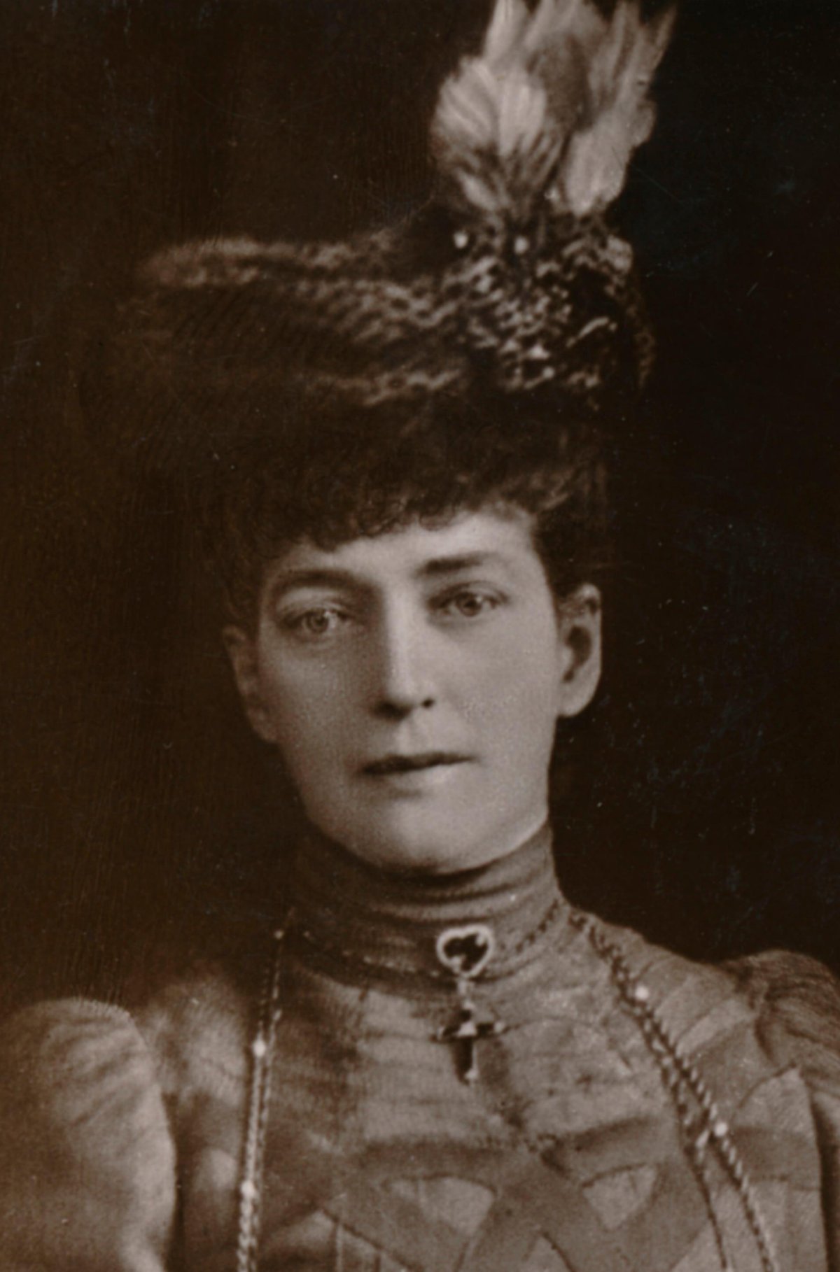 Portrait photograph of Queen Alexandra, taken by William Slade Stuart ca. 1905 (The Print Collector/Alamy)