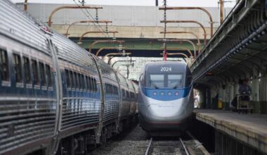 Amtrak temporarily cancels all trains between New York and Boston due to loss of power
