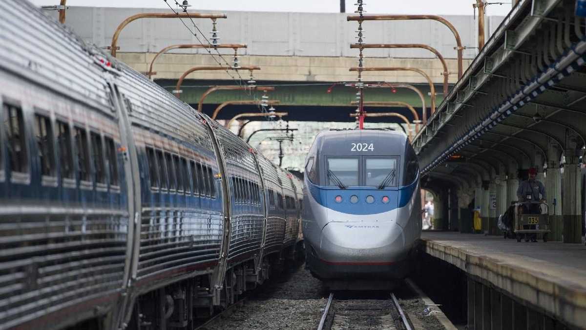 Amtrak temporarily cancels all trains between New York and Boston due to loss of power
