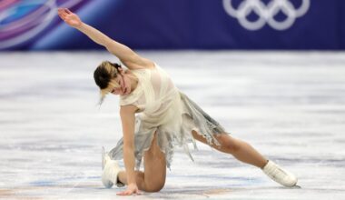 Laufey reacts to Alysa Liu’s short program skate – NBC New York