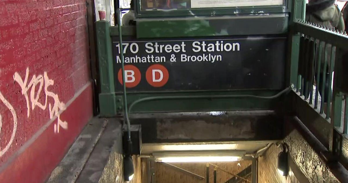 Man shot to death on Bronx subway station platform, NYPD says