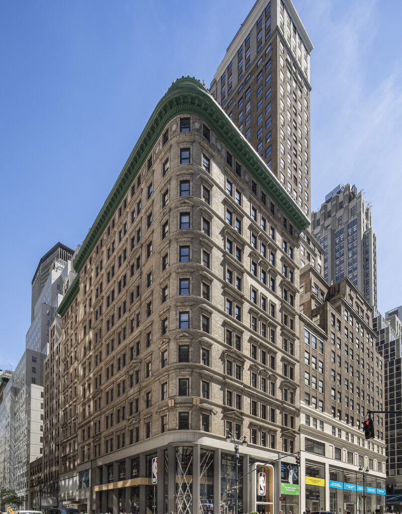 The Moinian Group secures $310m refinancing for 535-545 Fifth Ave. : NYREJ