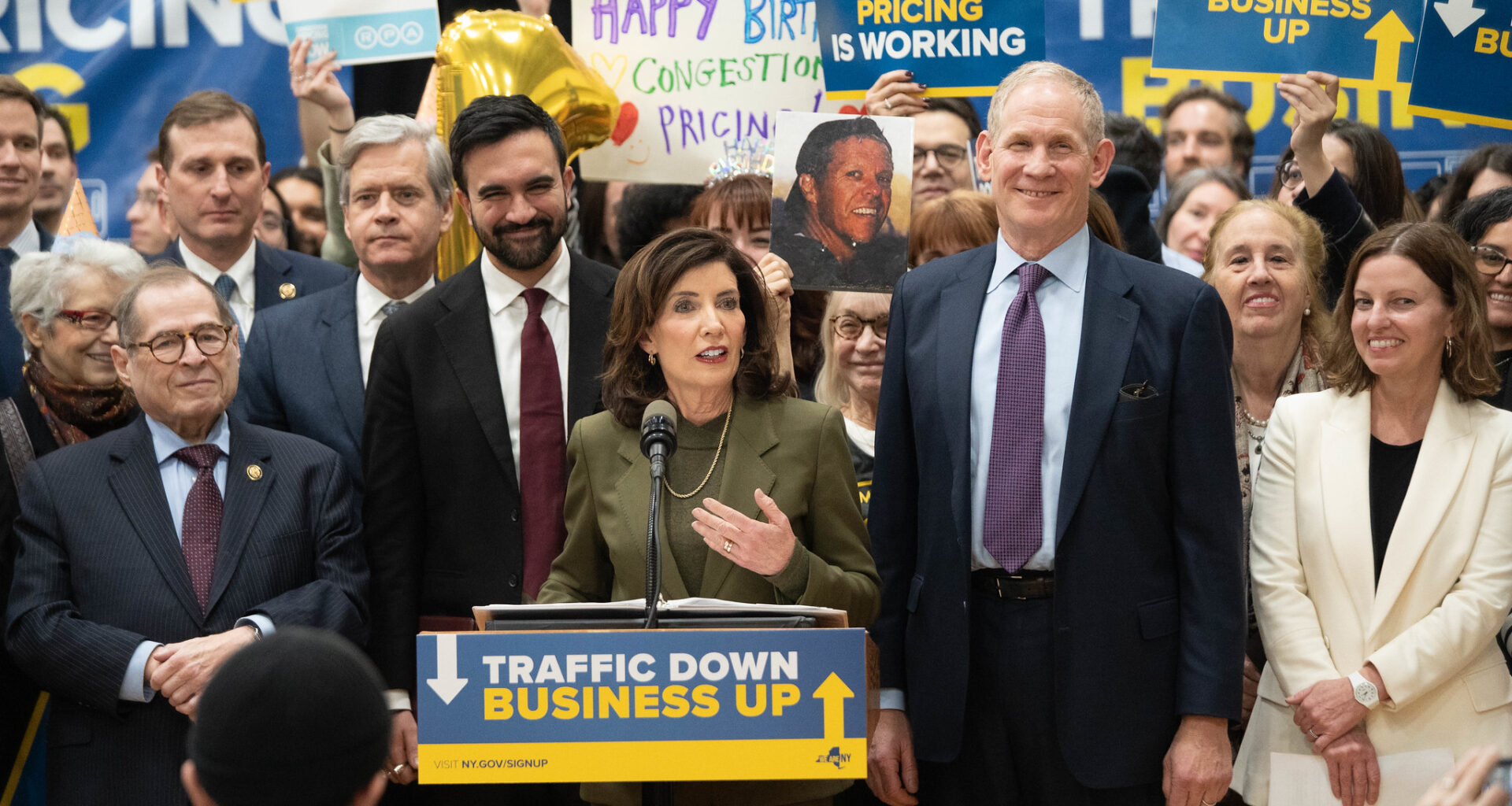 Hochul Gives Mamdani, New York City Bailout