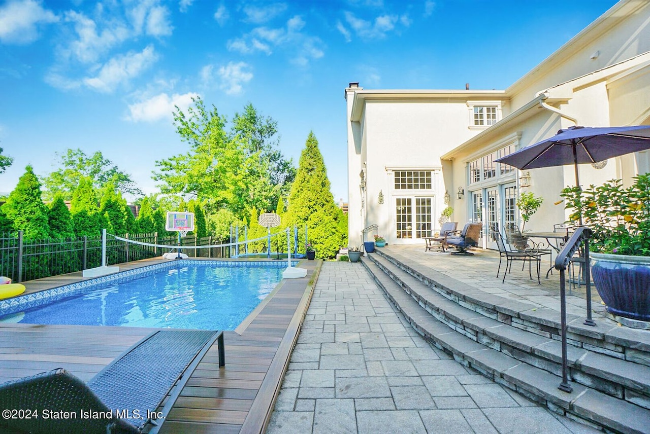 116 Fine Blvd., Todt Hill