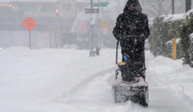 NYC under first blizzard warning in 9 years, up to 17 inches of snow predicted