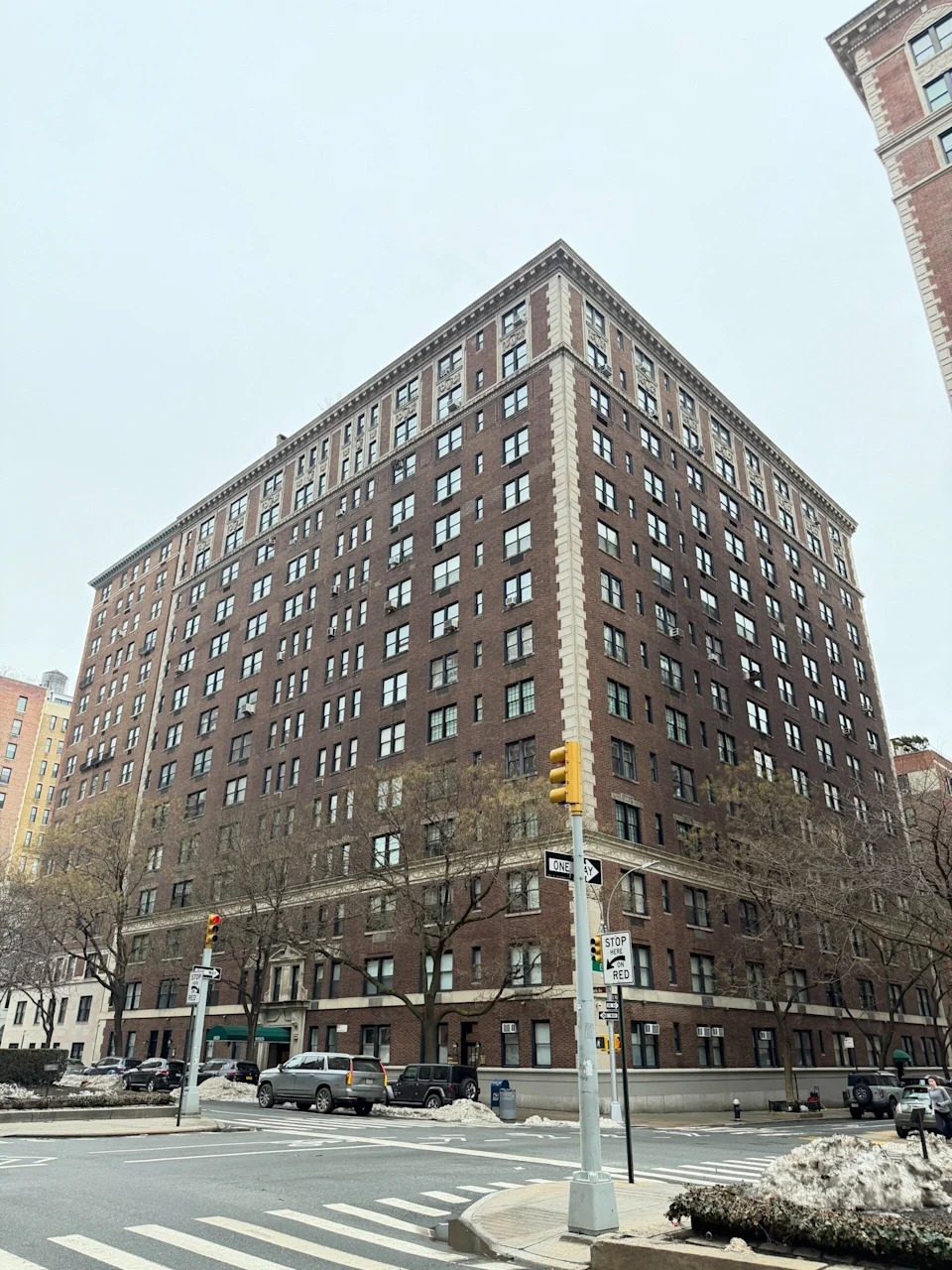 The 50-year-old hypnotherapist and the "Friends" alum, 56, who have been dating for about a year, were seen leaving the Upper East Side apartment building in images obtained by Realtor.com. <span class="image-credit">(Backgrid)</span>