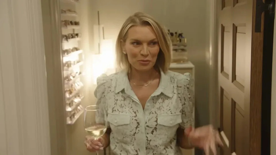 Lindsay Hubbard Shows Off NYC Apt