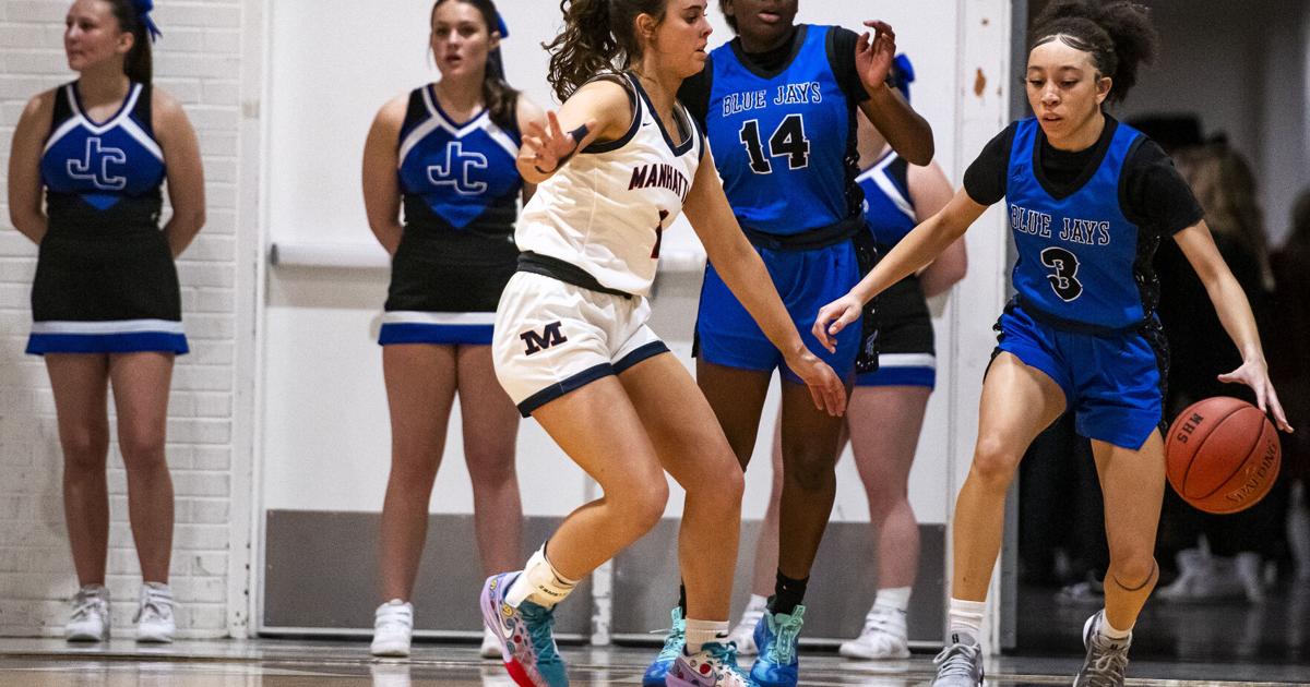 MHS girls sweep Emporia with 58-38 road win | Sports