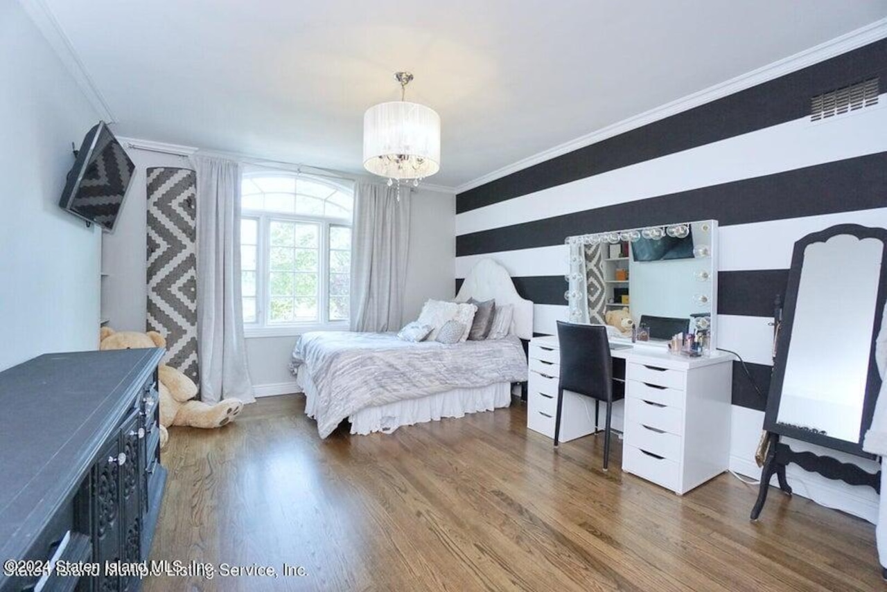 116 Fine Blvd., Todt Hill