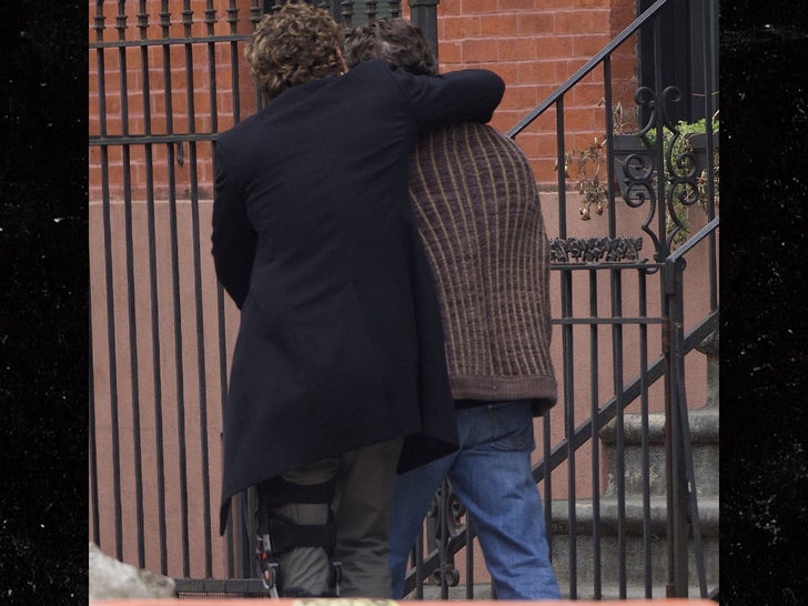 0216-Pedro-Pascal-Rafa-Olarra-NYC-Sub2