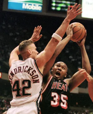 Miami Heat forward Clarence Weatherspoon (R) gets fouled as he tries to shoot over New Jersey Nets forward Mark Hendrickson (L) in the first quarter 03 April, 1999 at Continental Airlines Arena in East Rutherford, NJ. AFP PHOTO/Matt CAMPBELL (Photo by MATT CAMPBELL / AFP) (Photo by MATT CAMPBELL/AFP via Getty Images)