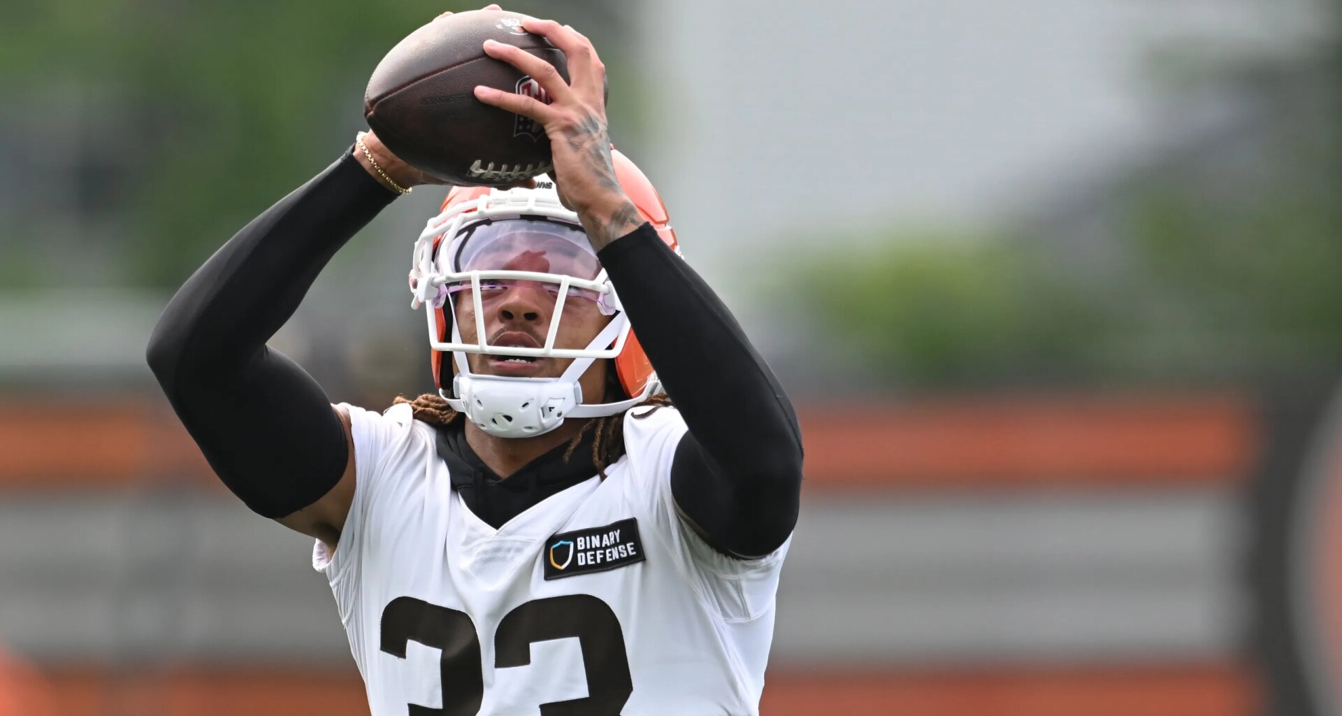 Cleveland Browns' star safety injured in NYC assault in hotel lobby