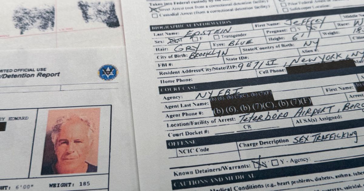 Images of NYC mayor with Jeffrey Epstein are AI-generated. Here's how we know :: WRAL.com