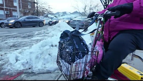 News 12 | Brooklyn | Elderly and disabled residents say icy conditions in Gravesend are leaving them stuck inside