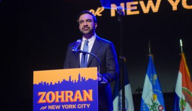 NYC mayor endorses incumbent NY governor for reelection 