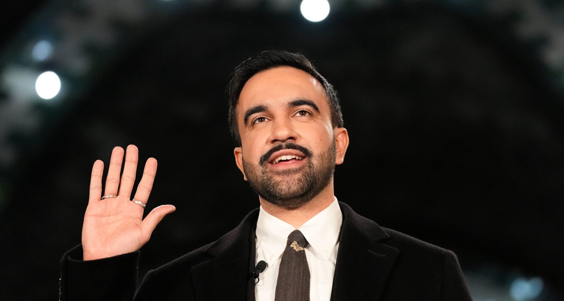 Mayor-elect Zohran Mamdani takes the oath of office during a swearing-in ceremony in the Old City Hall subway station, Thursday, Jan. 1, 2026, in New York. Photo: Yuki Iwamura/AP