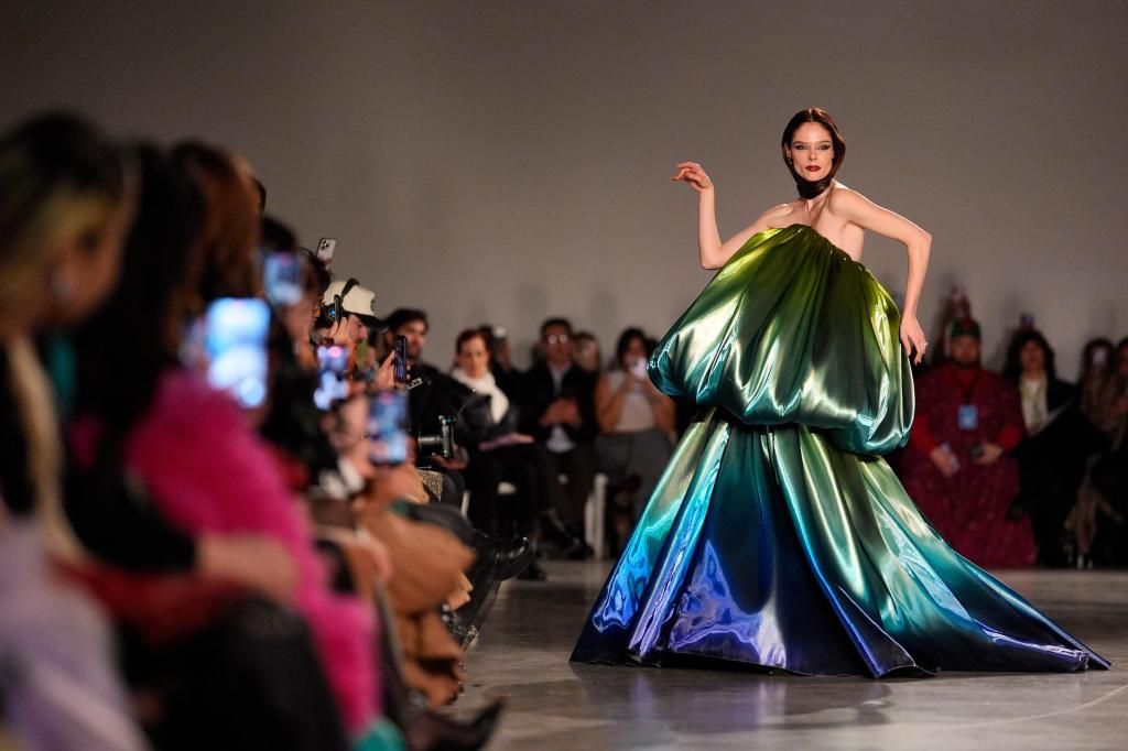 Christian Siriano invites New York Fashion Week guests into his surrealist dream – Baltimore Sun
