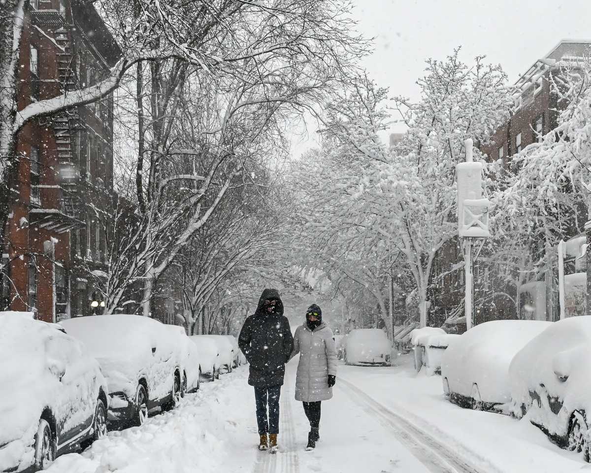 With free food and shoveling, community support fills the gaps during Brooklyn’s blizzard • Brooklyn Paper