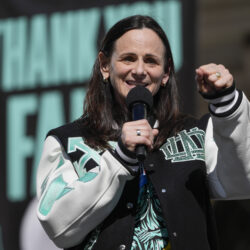Former Liberty coach Sandy Brondello will be back in Brooklyn on June 3 to lead the expansion Toronto Tempo against New York at Barclays Center. Photo: Seth Wenig/AP