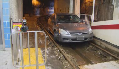 Car stuck in Queens Quay tunnel, shuttle buses replacing streetcars