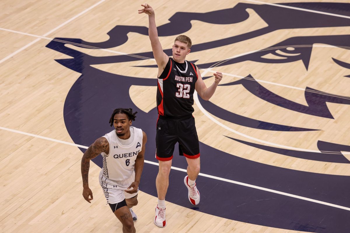 Austin Peay outlasts Queens, improves to 12-1 in ASUN play