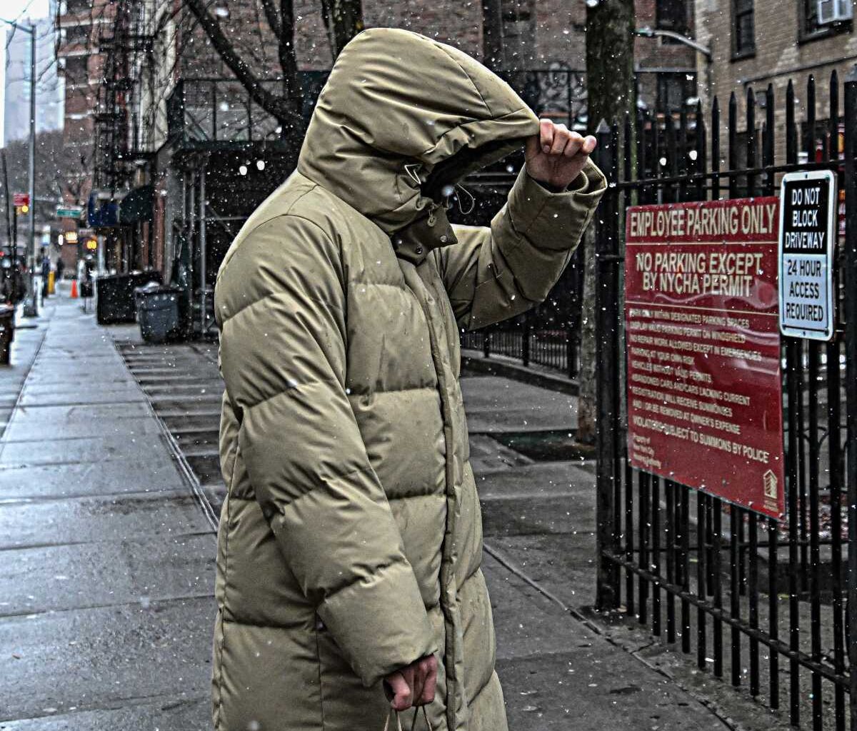 NYC travel ban stays put on Monday amid massive snowstorm