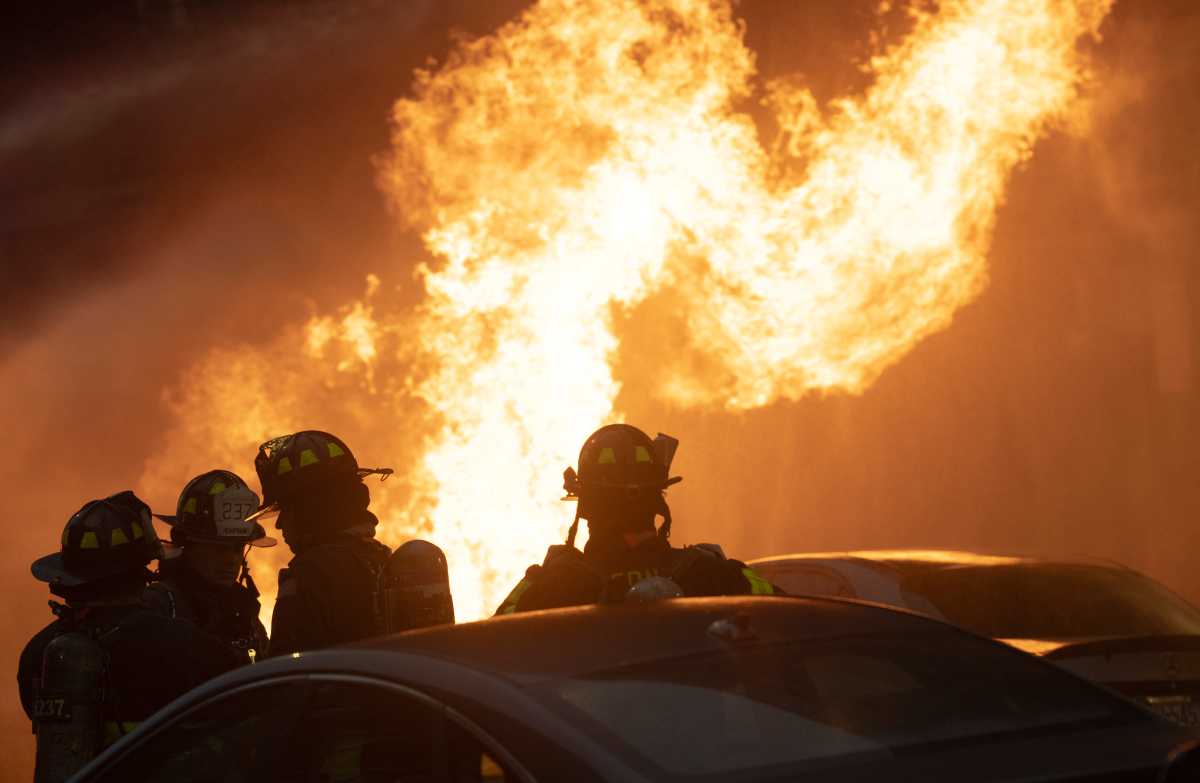 Williamsburg building evacuated after explosive manhole fire and carbon monoxide leak • Brooklyn Paper