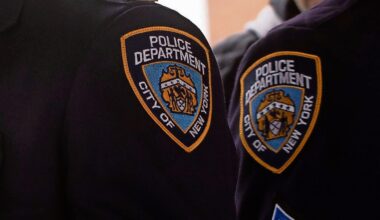 Driver speeds away from NYPD, injures officer on Staten Island